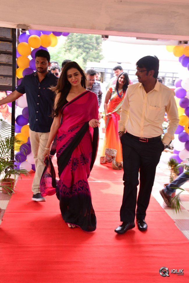 Meenakshi-Dixit-Launches-Naturals-Salon-at-Vijayawada